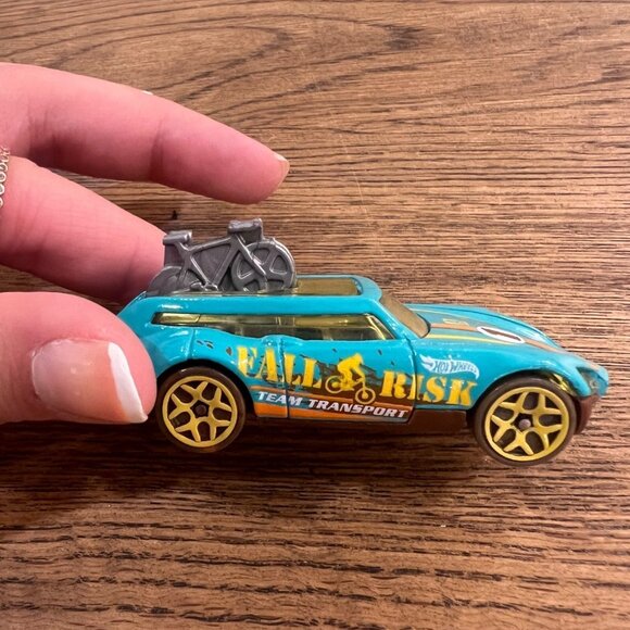 Hot Wheels Tour De Fast Fall Risk Team Transport Bike Car Toy 2016 Mattel DHP35 - Picture 4 of 6